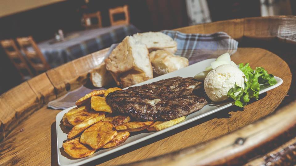 Interijer Krčme Zlatna Kapljica