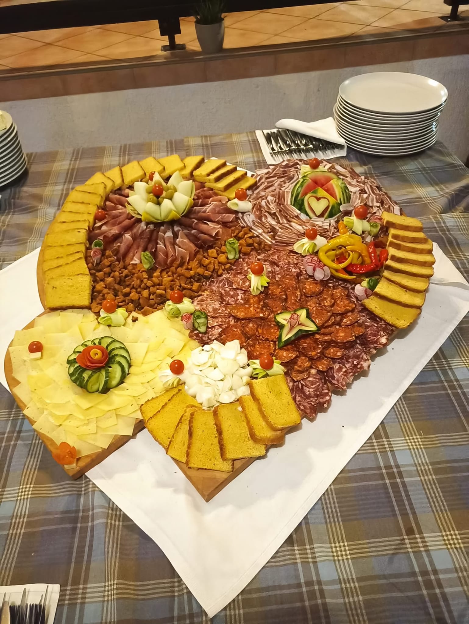 Dekorativni narezak u obliku srca